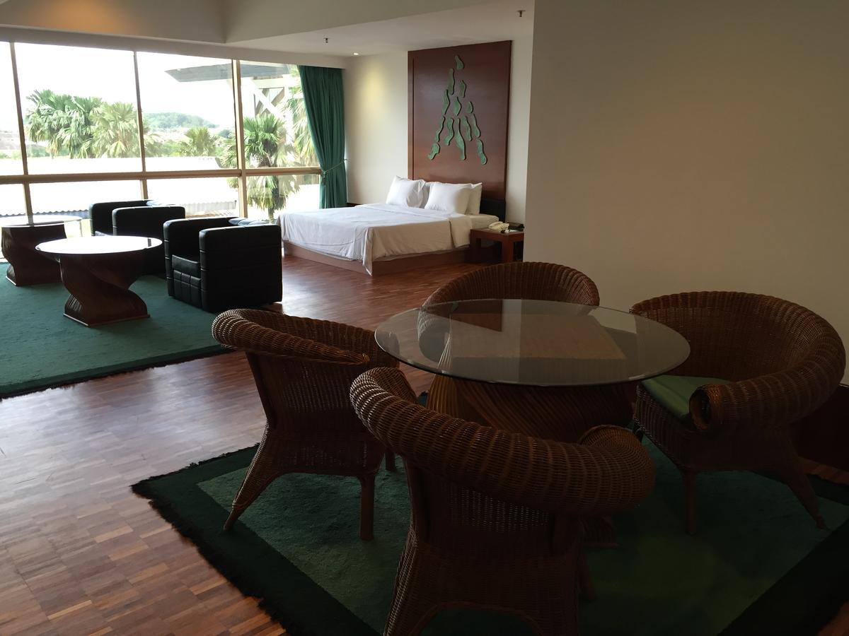 ג'והור בהרו Austin Heights Golf & Hotel Resort מראה חיצוני תמונה