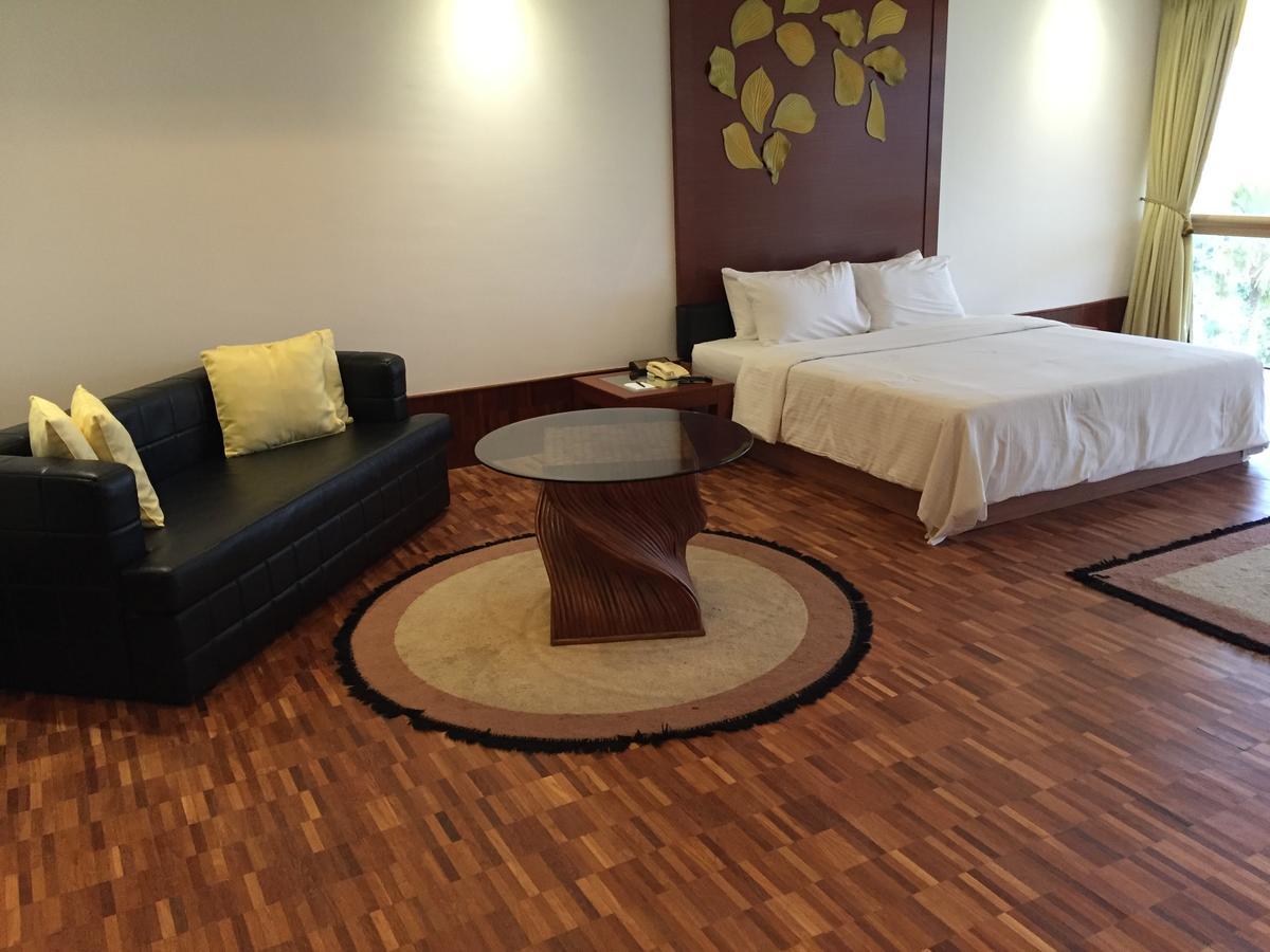 ג'והור בהרו Austin Heights Golf & Hotel Resort מראה חיצוני תמונה
