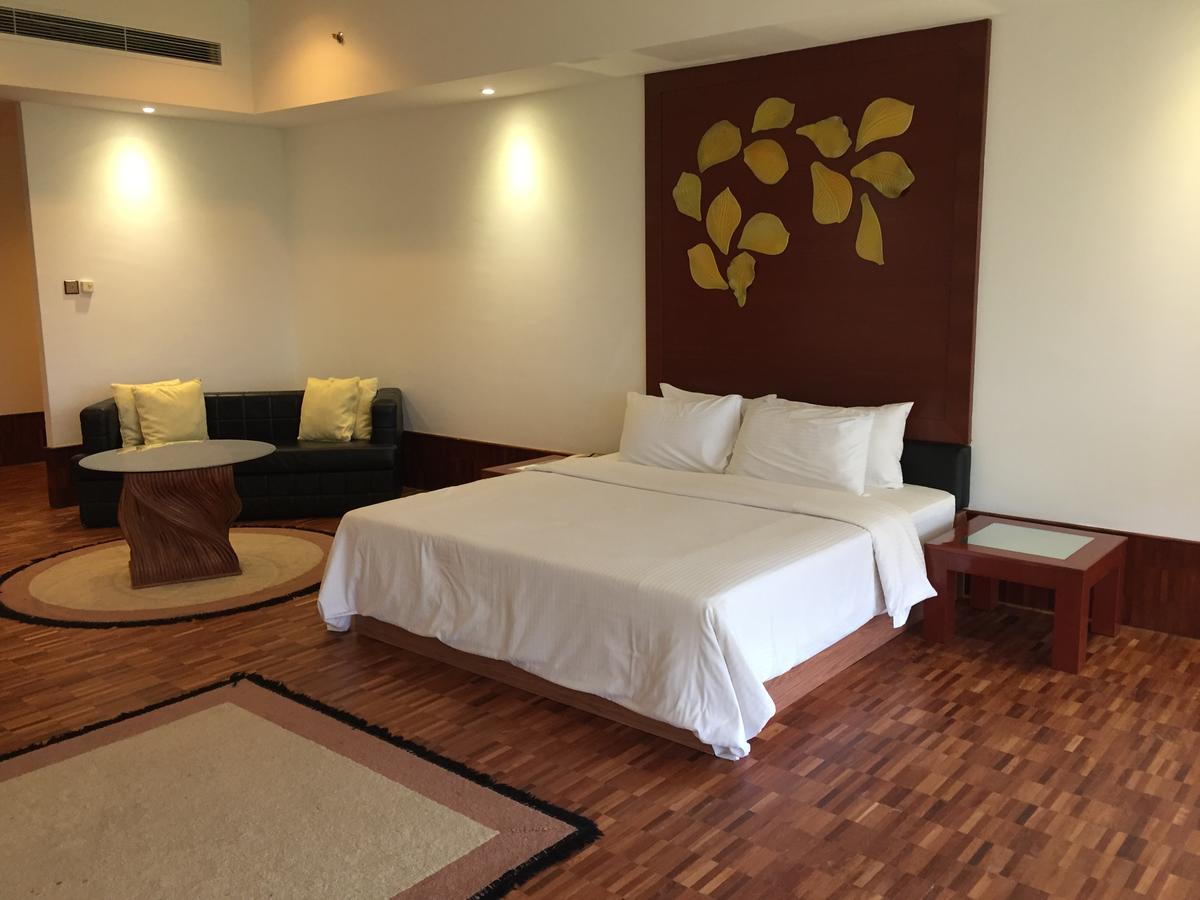 ג'והור בהרו Austin Heights Golf & Hotel Resort מראה חיצוני תמונה