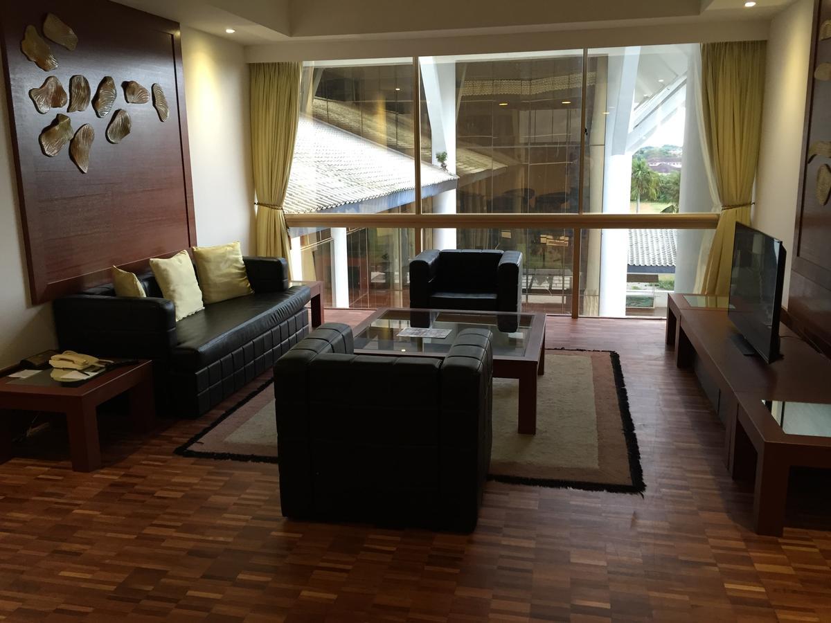 ג'והור בהרו Austin Heights Golf & Hotel Resort מראה חיצוני תמונה