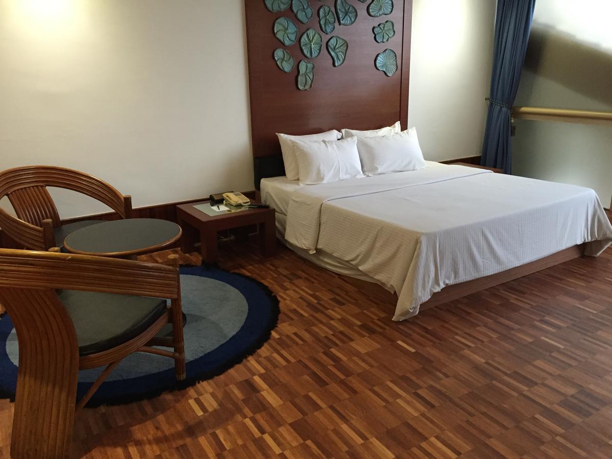 ג'והור בהרו Austin Heights Golf & Hotel Resort מראה חיצוני תמונה