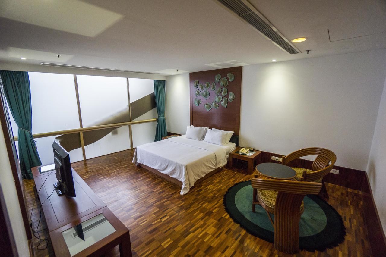 ג'והור בהרו Austin Heights Golf & Hotel Resort מראה חיצוני תמונה