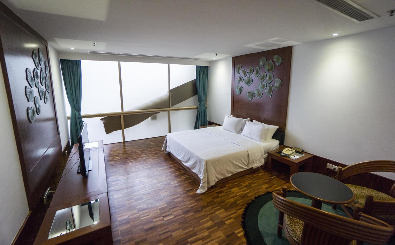 ג'והור בהרו Austin Heights Golf & Hotel Resort מראה חיצוני תמונה
